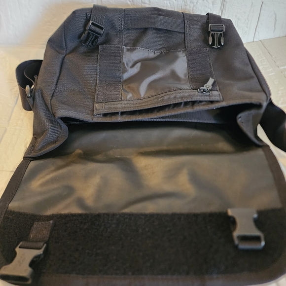 Small Timbuk2 Black Messenger Bag - Picture 10 of 11